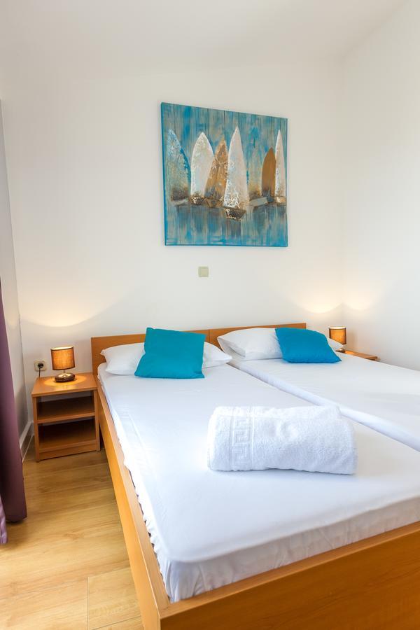 Apartments In City Center Ventus Novalja Bagian luar foto