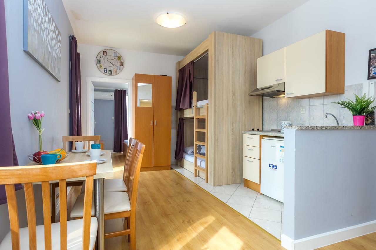 Apartments In City Center Ventus Novalja Bagian luar foto
