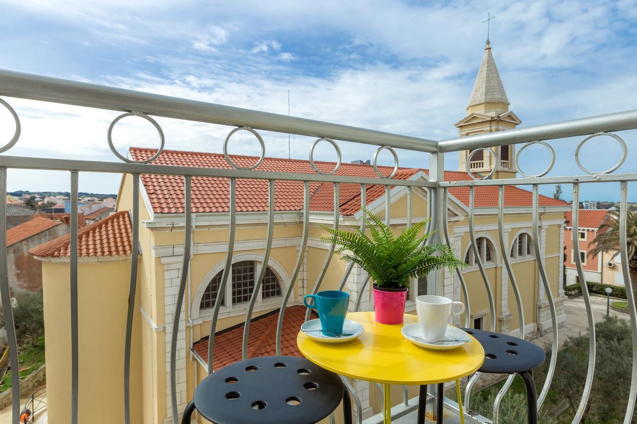 Apartments In City Center Ventus Novalja Bagian luar foto