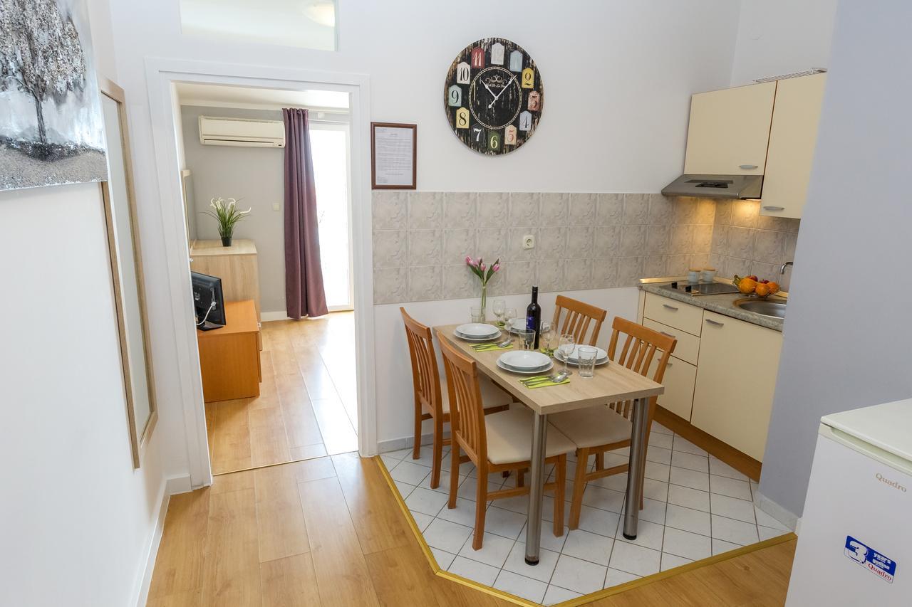 Apartments In City Center Ventus Novalja Bagian luar foto