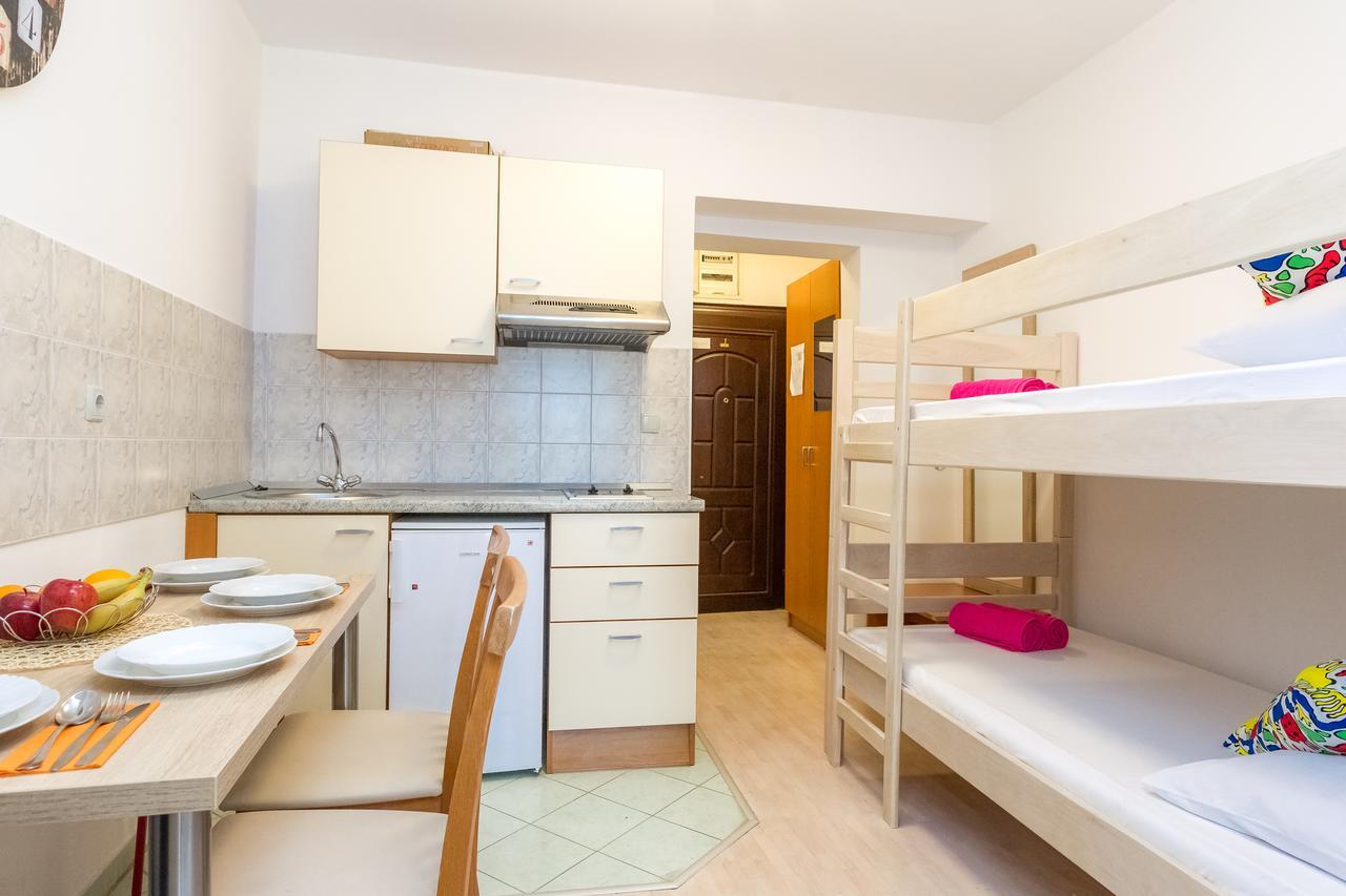 Apartments In City Center Ventus Novalja Bagian luar foto