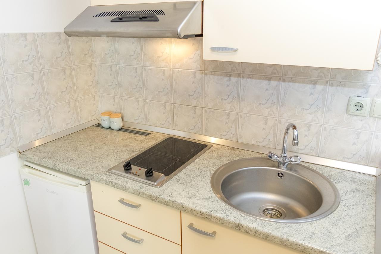 Apartments In City Center Ventus Novalja Bagian luar foto