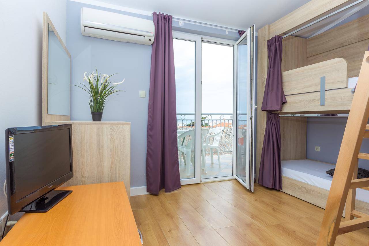 Apartments In City Center Ventus Novalja Bagian luar foto